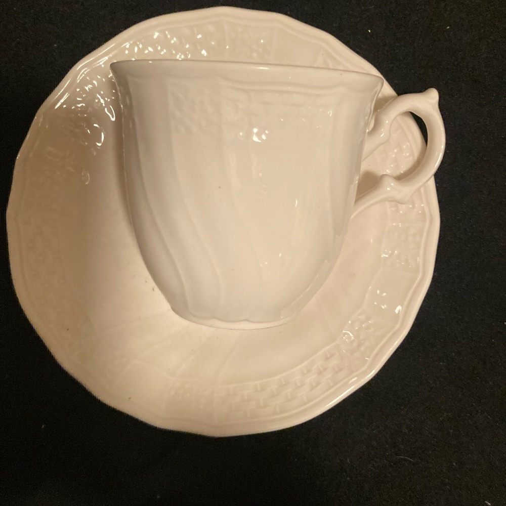 Mikasa vintage set of 7 cups with saucers an excellent condition